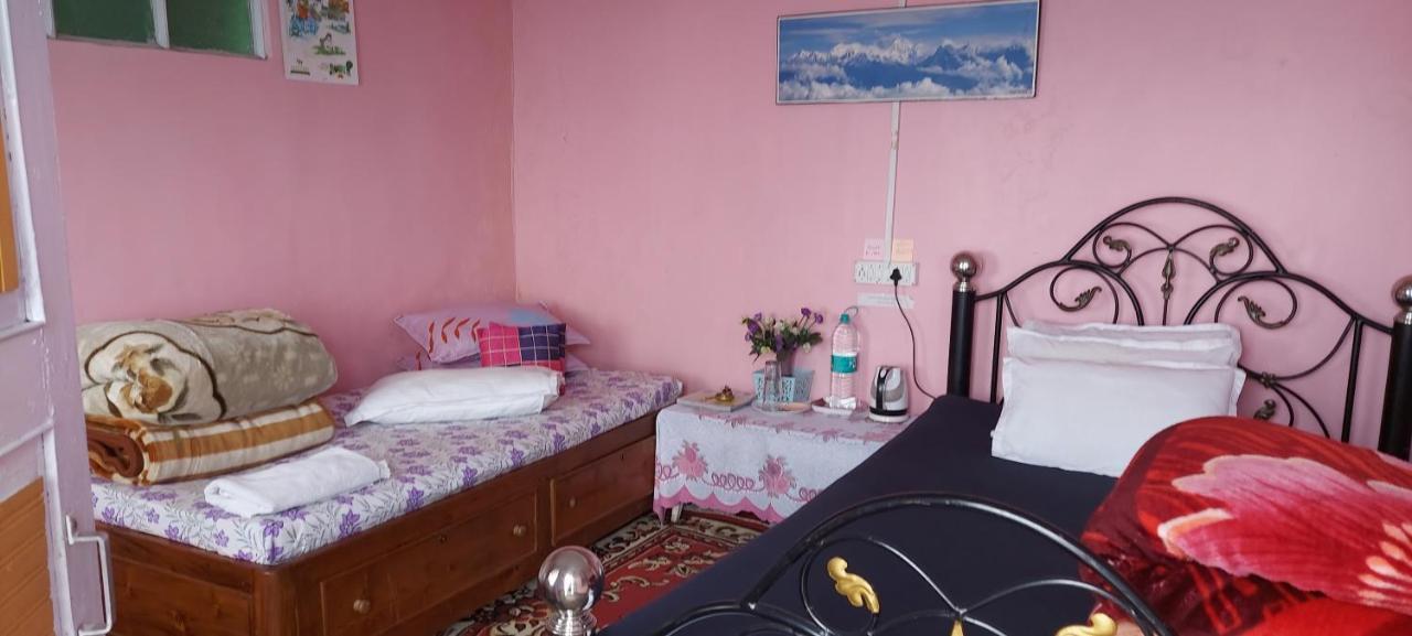 Vajra Kunj Homestay ダージリン エクステリア 写真