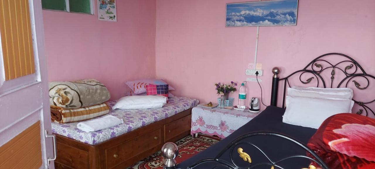 Vajra Kunj Homestay ダージリン エクステリア 写真