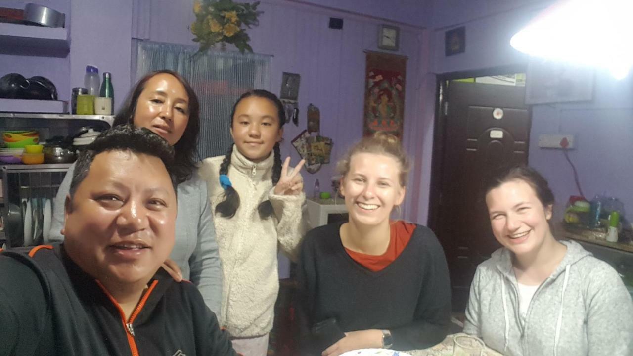 Vajra Kunj Homestay ダージリン エクステリア 写真