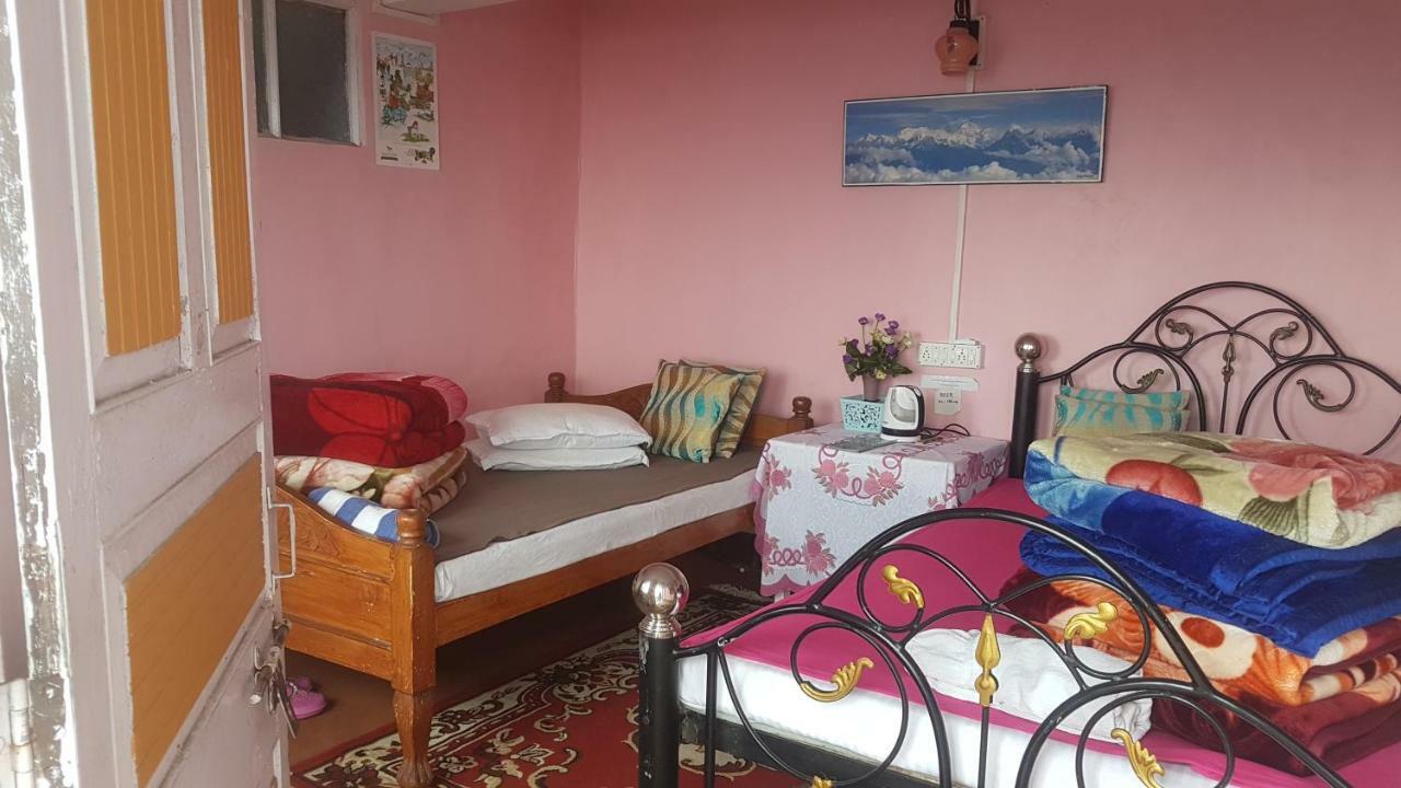 Vajra Kunj Homestay ダージリン エクステリア 写真